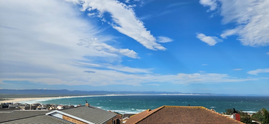 4 Bedroom Property for Sale in Wavecrest Eastern Cape